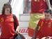Sem problemas com a rivalidade neste momento de festa, o zagueiro Puyol (à esquerda) e o meia Xavi, ambos do Barcelona, carregam a bandeira da Catalunha