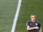O contrato de Óscar Tabárez tinha data para terminar, a final da Copa. O bom desempenho de seu time no Mundial deve fazer a federação uruguaia se esforçar para tentar mantê-lo no comando da seleção