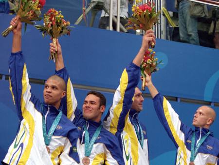 Edvaldo Silva Filho, Carlos Jayme, Gustavo Borges e Fernando Scherer, no bronze do 4x100 m livre do Brasil na Olimpíada de Sydney-2000