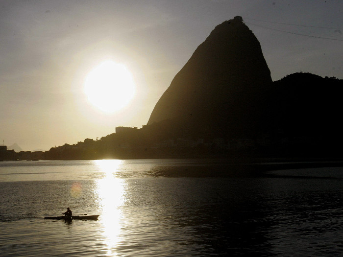 Oscaldo Prado / Ag. O Dia <p>Sol brilha forte no primeiro dia de verão no Rio de Janeiro. De acordo com o Inmet (Instituto Nacional de Meteorologia), os termômetros marcaram 38.6°C</p>