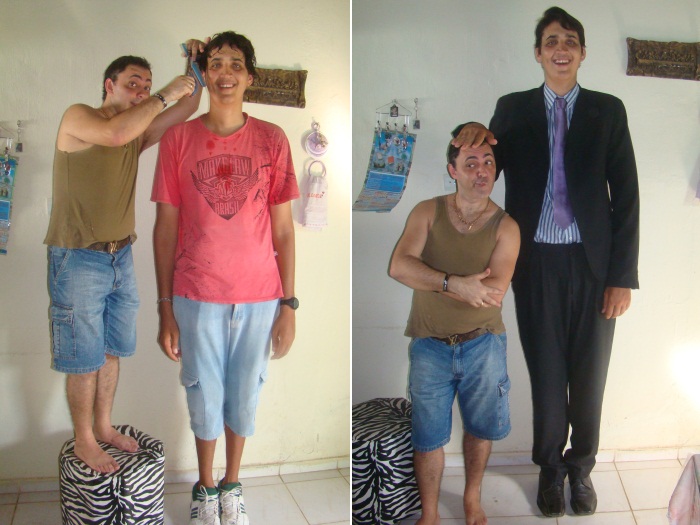 Cabeleireiro Julinho do Carmo corta os fios do homem mais alto de Alagoas (Divulgação) tl_cabelos