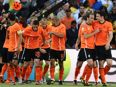 http://im.r7.com/outros/files/2C92/94A3/2935/97BC/0129/36A9/BFB2/5169/holanda-gol-450.jpg