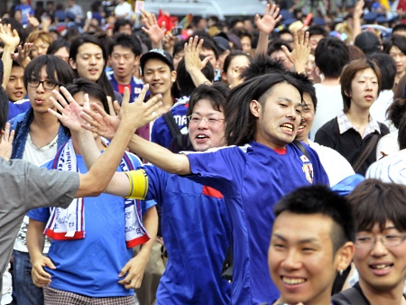 Japão amanhece em festa após classificação da seleção na Copa