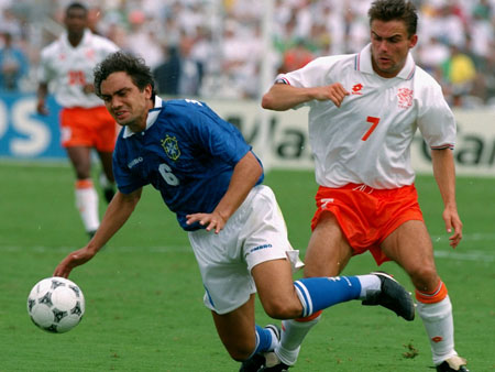 Em 1994, o lateral-esquerdo Branco fez o gol da vitória da seleção brasileira sobre a Holanda por 3 a 2, nas quartas de final da Copa do Mundo