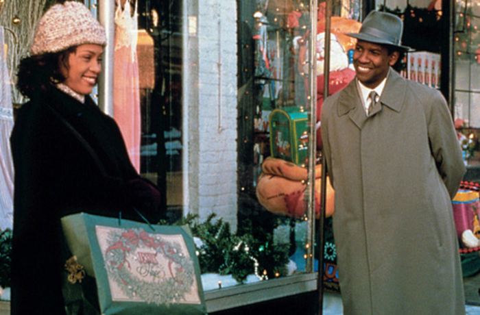 <p><strong>7&ordm; lugar -</strong> <em>Um Anjo em Minha Vida</em> (1996) conta a hist&oacute;ria&nbsp;do reverendo Henry Biggs (Courtney B. Vance) que &eacute; pastor de uma igreja Batista num bairro pobre de Nova York, onde as coisas v&atilde;o mal. Os problemas da igreja come&ccedil;am a afast&aacute;-lo de sua esposa (Whitney Houston), e ele pede ajuda a Deus. E vem um anjo, Dudley (Denzel Washington), que se aproxima de Henry e sua esposa</p>
