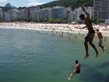 Arpoador, na zona sul, está entre as praias liberadas (Fábio Motta / Agência Estado) arpoador-450x338