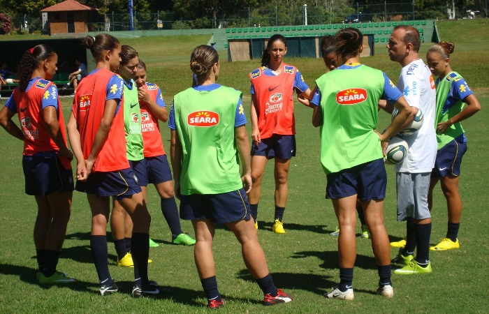 seleção feminina - 700 x 450