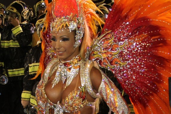 A cantora de funk Valesca Popozuda é sucesso por onde passa. Aos 32 anos, está solteiríssima. Assume que tem silicone no bumbum, sua marca registrada. Tornou-se popular como vocalista do grupo Gaiola das Popozudas. Veja mais fotos A cantora de funk Valesca Popozuda é sucesso por onde passa. Aos 32 anos, está solteiríssima. Assume que tem silicone no bumbum, sua marca registrada. Tornou-se popular como vocalista do grupo Gaiola das Popozudas. Veja mais fotos