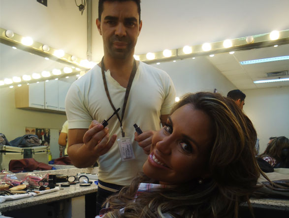 Enquanto isso, a ex-peoa Renata Banhara se preparava para uma polêmica participação no programa