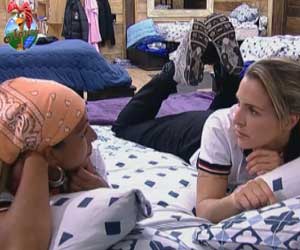 Joana e Valesca conversam sobre jogo Joana e Valesca conversam sobre jogo