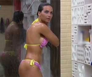 Shayene Ces&aacute;rio exibe suas curvas em banho na sede - A Fazenda ...