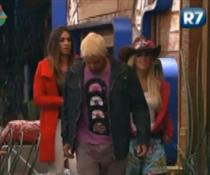 Nicole propõe solução para encerrar conflito com Gretchen Nicole propõe solução para encerrar conflito com Gretchen