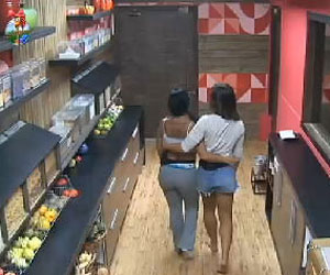 Gretchen é consolada pelos peões e, fragilizada, diz que quer sair do jogo Gretchen é consolada pelos peões e, fragilizada, diz que quer sair do jogo