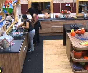Gretchen prefere ir para casa ficar com os filhos do que ganhar R$ 2 milhões Gretchen prefere ir para casa ficar com os filhos do que ganhar R$ 2 milhões
