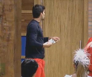 Diego é recebido com alegria após vencer Prova do Fazendeiro Diego é recebido com alegria após vencer Prova do Fazendeiro