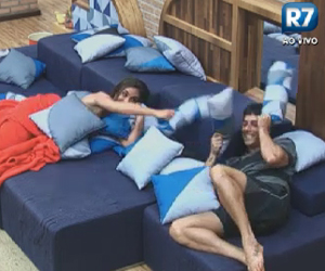 “O que será que meu namorado está fazendo agora?”, questiona Nicole