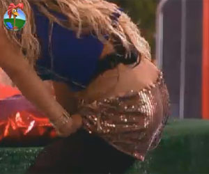 Viviane Araujo rebola de forma instigante em festa Viviane Araujo rebola de forma instigante em festa