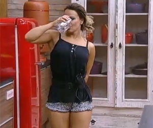 Viviane veste roupa sensual Viviane veste roupa sensual