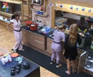 Simone enche a bola de Viviane depois da Prova da Chave Simone enche a bola de Viviane depois da Prova da Chave