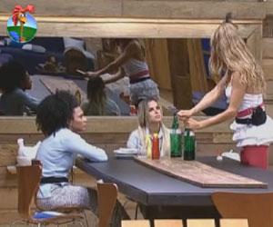 "Batalhei tanto para ficar bonita e vou ganhar a vida feia?", brinca Léo Áquilla "Batalhei tanto para ficar bonita e vou ganhar a vida feia?", brinca Léo Áquilla
