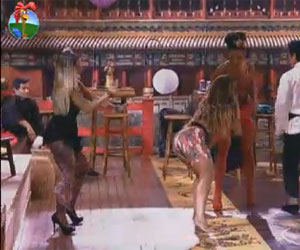 Viviane Araujo volta para festa com roupa provocante de ginástica Viviane Araujo volta para festa com roupa provocante de ginástica