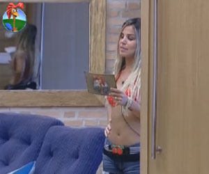 Fazendeira Robertha anuncia que haverá atividade entre ela e dois peões Fazendeira Robertha anuncia que haverá atividade entre ela e dois peões