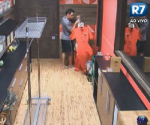 Léo, Nicole e Vavá recebem seus figurinos para a Prova do Fazendeiro