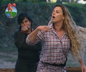 Antigas amigas ou velhas rivais? Entenda a relação entre Viviane e Nicole Antigas amigas ou velhas rivais? Entenda a relação entre Viviane e Nicole