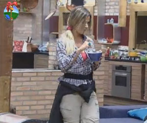 Robertha Portella toca em assunto com Simone Sampaio que já foi motivo de briga Robertha Portella toca em assunto com Simone Sampaio que já foi motivo de briga
