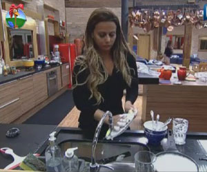 Viviane Araujo revela sua sensação após a eliminação de Simone Sampaio Viviane Araujo revela sua sensação após a eliminação de Simone Sampaio