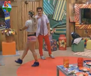 Felipe brinca com Viviane durante a Festa Balacobaco: "Você só pensa naquilo" Felipe brinca com Viviane durante a Festa Balacobaco: "Você só pensa naquilo"
