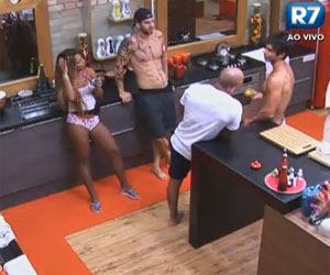 Karine Dornelas usa pijama extremamente ousado e provoca Thyago Gesta Karine Dornelas usa pijama extremamente ousado e provoca Thyago Gesta