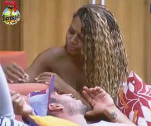 Thyago se insinua para Karine durante a madrugada - Fazenda de ...