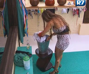 Irritada, Angelis faz reclama&ccedil;&atilde;o com Manoella - A Fazenda de ...