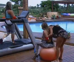 Angelis agarra Manoella e assusta a estilista Angelis agarra Manoella e assusta a estilista