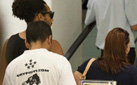 Ex-BBB Daniel passeia por shopping no Rio