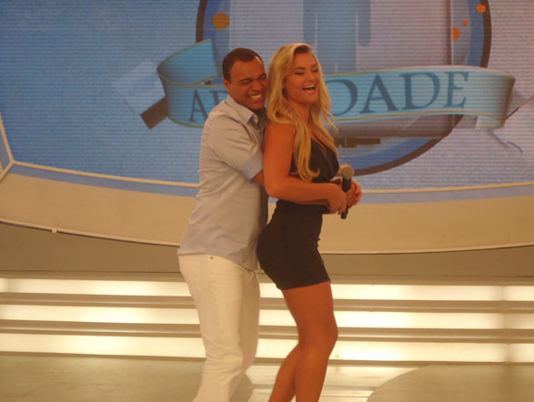 Em tom de brincadeira, o ex-jogador arranca gargalhadas da plateia com as "Outras"