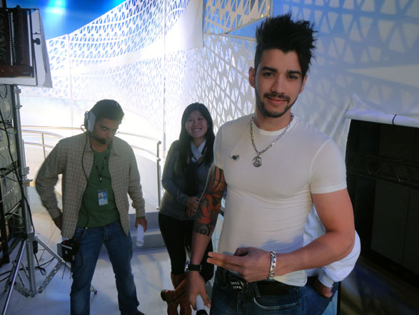 Nos bastidores, o cantor gravou uma entrevista para a equipe do site oficial do programa. Fique ligado e acompanhe a entrevista no domingo (27) Veja fotos do programa