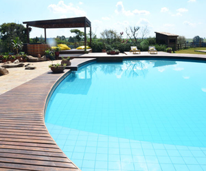 http://im.r7.com/record/files/2C95/948F/3799/7CE0/0137/9A65/6B35/066C/Piscina-Grande.jpg