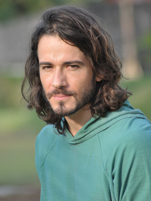 Lindo, leve e de bem com a vida: Paulo Leal fala sobre seu personagem em Rebelde