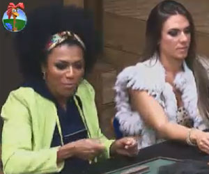 Simone Sampaio não concorda muito com as descrições feitas sobre ela Simone Sampaio não concorda muito com as descrições feitas sobre ela
