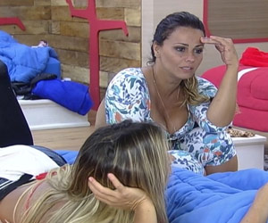 Viviane Araujo faz elogios ao cantor Belo em conversa com Léo e Robertha Viviane Araujo faz elogios ao cantor Belo em conversa com Léo e Robertha