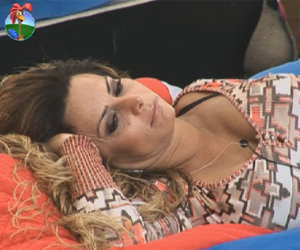 Depois de convidar Viviane para dançar, Nicole volta à cama e curte a música ambienteDepois de convidar Viviane para dançar, Nicole volta à cama e curte a música ambiente Depois de convidar Viviane para dançar, Nicole volta à cama e curte a música ambienteDepois de convidar Viviane para dançar, Nicole volta à cama e curte a música ambiente