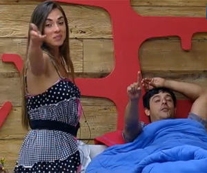 Nicole Bahls faz declaração bizarra sobre Simone Sampaio Nicole Bahls faz declaração bizarra sobre Simone Sampaio
