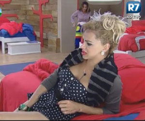 Léo revela o que mais gosta de ver em Nicole nas festas Léo revela o que mais gosta de ver em Nicole nas festas