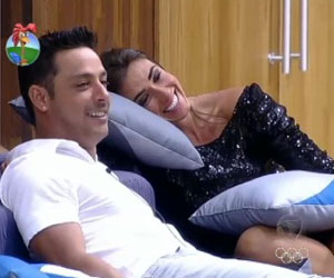"Eu achava que as galinhas botavam ovos pelo bumbum", revela Nicole
