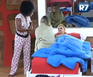 Simone, Léo e Robertha encontram maneiras para evitar o uso de palavrões Simone, Léo e Robertha encontram maneiras para evitar o uso de palavrões