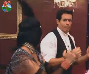 Viviane Araujo ensina Felipe Folgosi a dançar funk e peão faz careta Viviane Araujo ensina Felipe Folgosi a dançar funk e peão faz careta