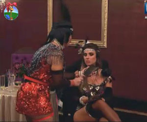Entre brigas e afinidades, Viviane e Nicole conversam amistosamente em festa Entre brigas e afinidades, Viviane e Nicole conversam amistosamente em festa