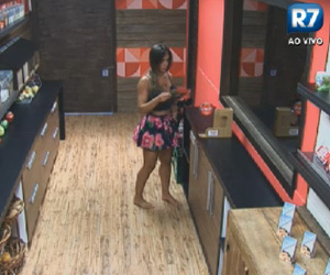 Peões são punidos mais uma vez por descuido e ficarão sem alguns alimentos Peões são punidos mais uma vez por descuido e ficarão sem alguns alimentos